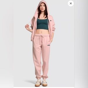 PINK
IVY FLEECE CAMPUS SWEATPANTS Size Medium